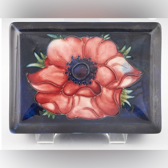 William Moorcroft, VINTAGE Deep blue ground with pink/green/blue anemone England - Picture 2 of 8